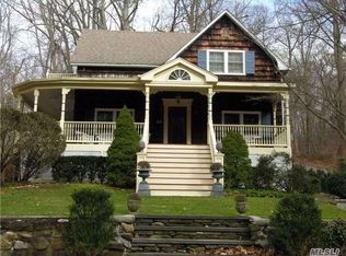 42 Harbor Hill Rd, Saint James, NY 11780