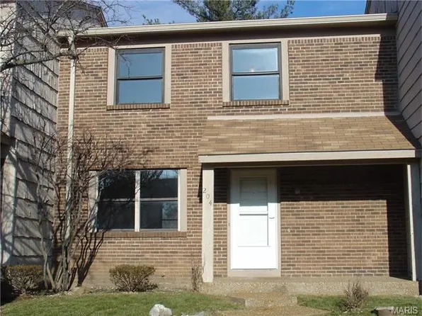 204 Carmel Woods Dr, Ballwin, MO 63021