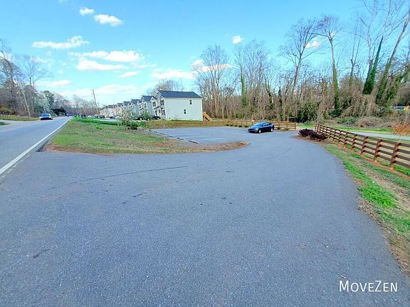 4th image of 277 Vanderbilt Rd