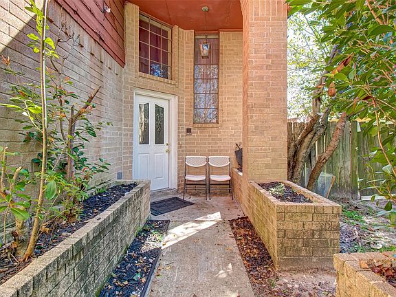2nd image of 3723 Villa Glen Dr