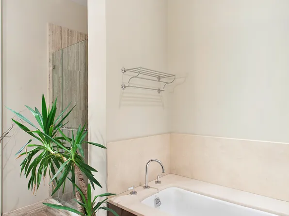 260 Park Avenue South image 3 of 7