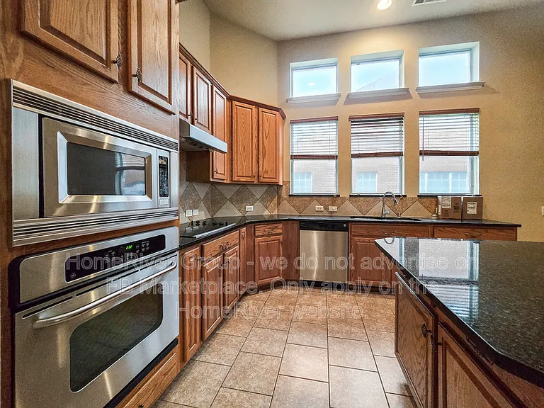 647 E Sandra Ln — Photo 6