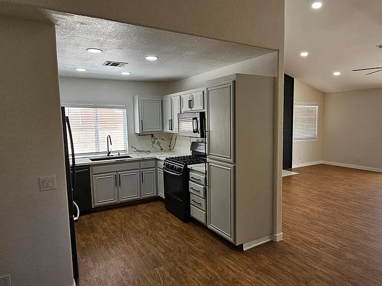 424 E Avenue J11 — Photo 8