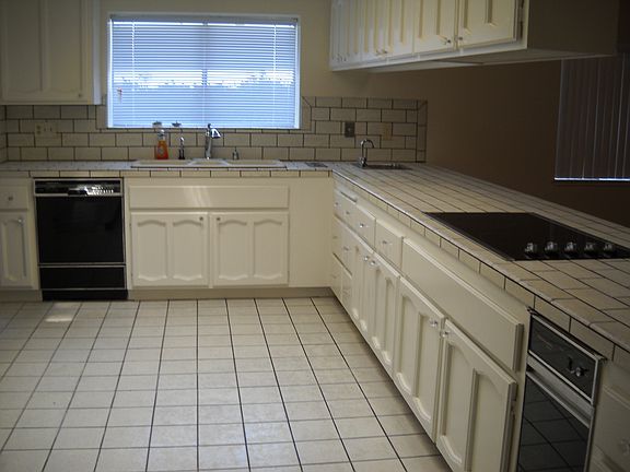 3rd image of 7300 Valley View St