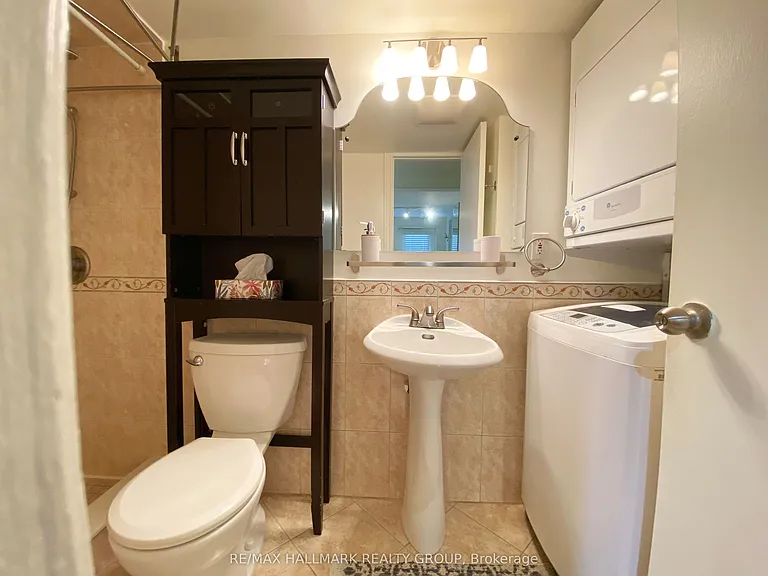 668 Morin St #B — Photo 16