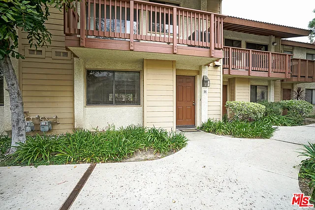 5760 Owensmouth Ave #14 — Photo 19