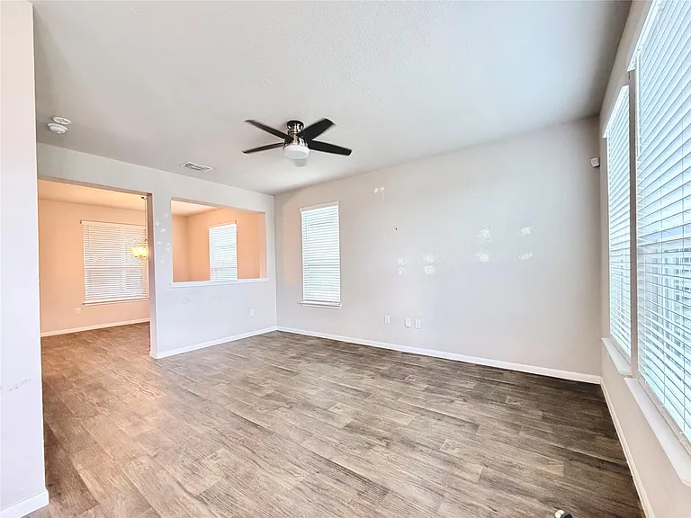 10502 Fulton Ave — Photo 7
