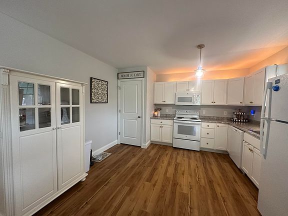4th image of 178 Independence Way #178