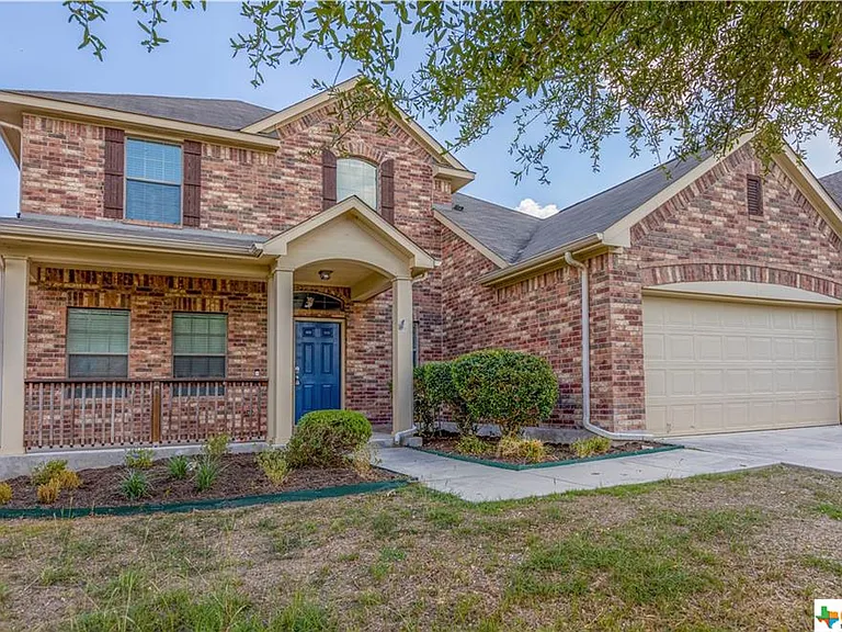 394 Pecan Mdws — Photo 1