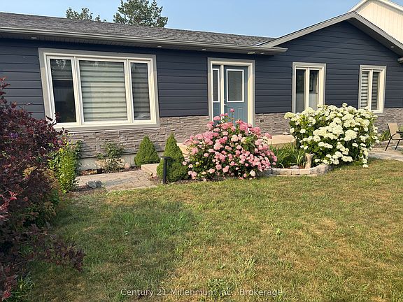 2nd image of 85 Gordon Cres
