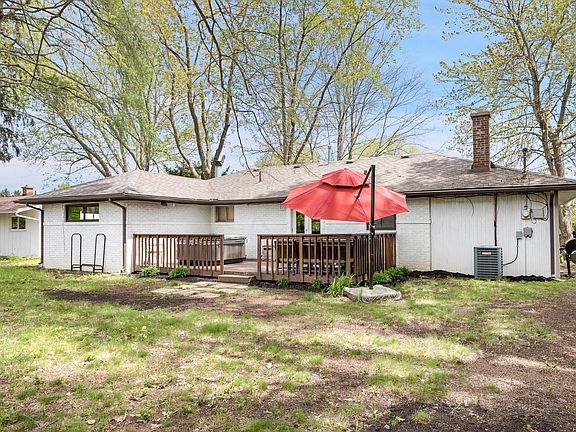 2nd image of 289 Iroquois Park Pl
