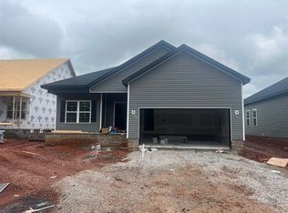 1196 County House Ln, Bowling Green, KY 42101