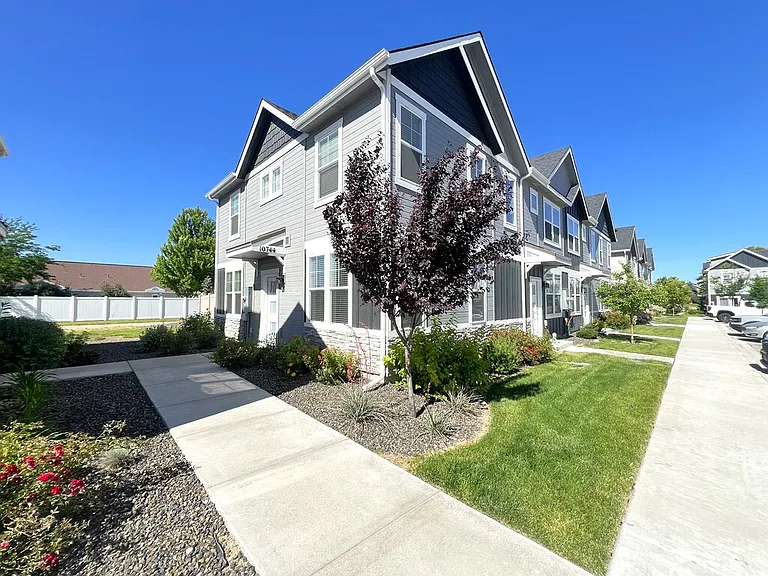 10744 W Brownstone Ln — Photo 2
