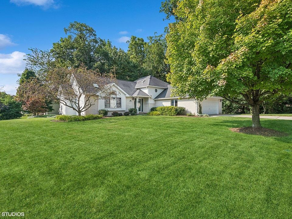 1st image of 376 Tremont Ct