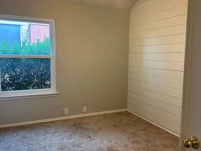 906 Roaring Canyon Rd — Photo 12
