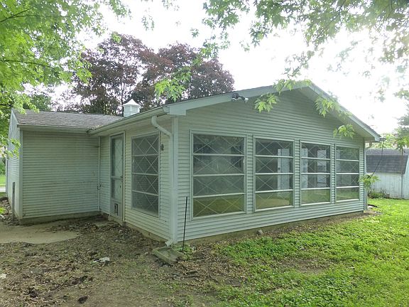 3rd image of 5066 Mengel Ln