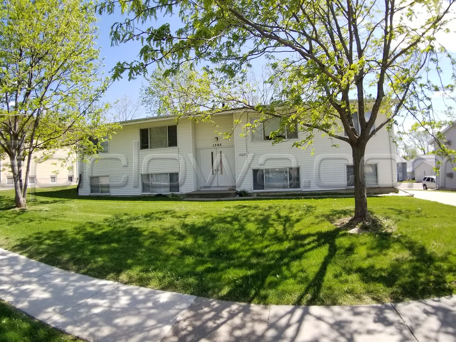 1385 Meadowview Dr — Photo 1