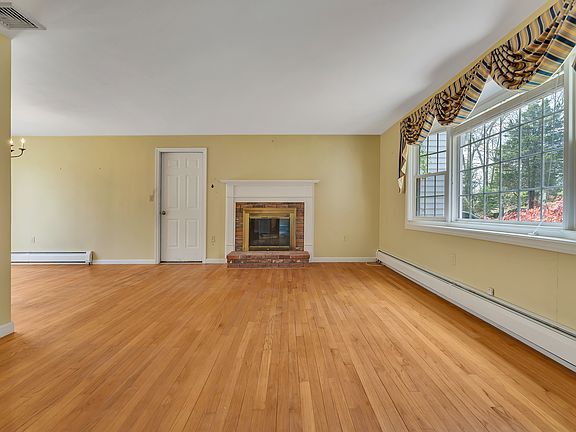 4th image of 23 Wildwood Dr