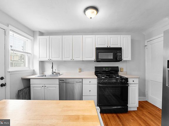 5th image of 1719 Chestnut St