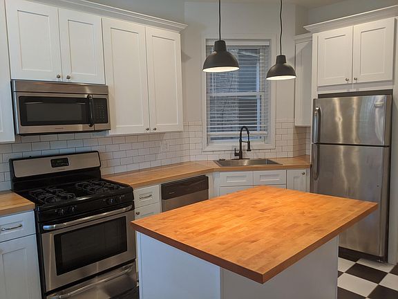 3rd image of 2631 N Sacramento Ave #1