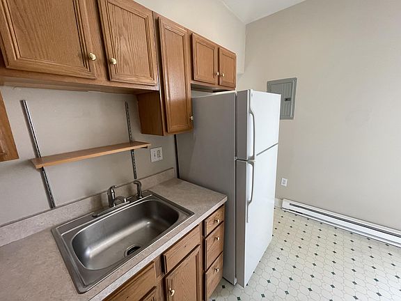 4th image of 138 S 3rd St #11153054