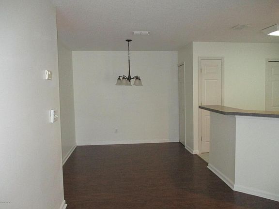 3rd image of 13715 Richmond Park Dr N Unit 905
