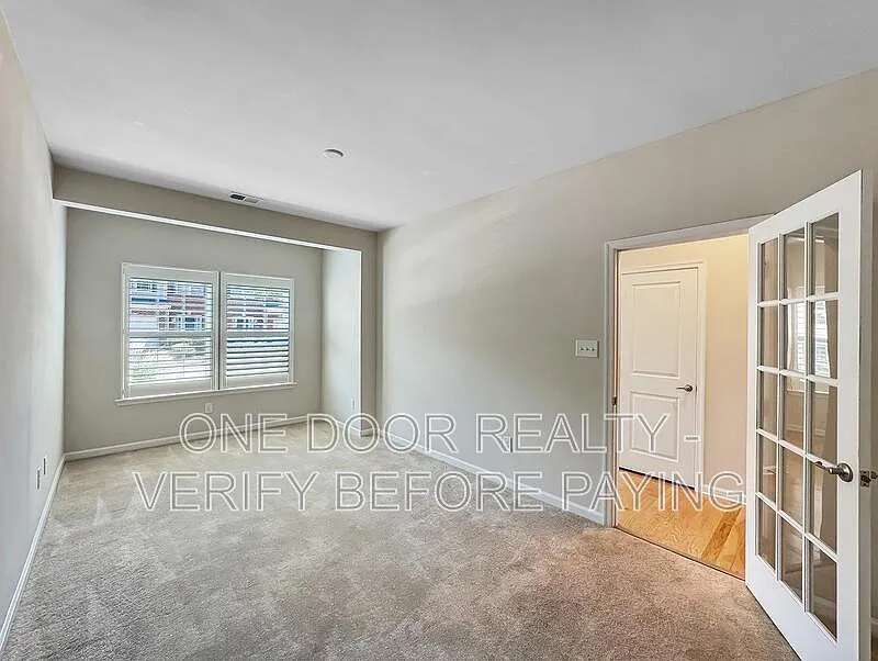 3 bed, 2.5 bath, 2100 sqft, $2,450 — Photo 3
