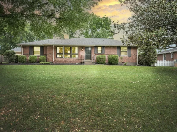 727 Robert Burns Dr, Nashville, TN 37217