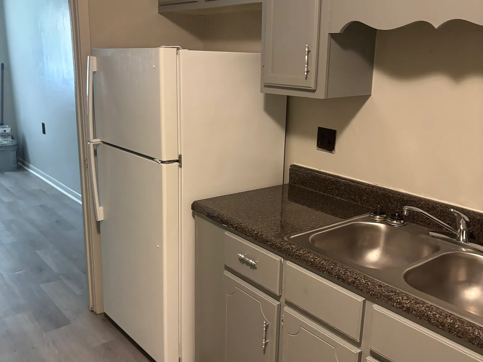 2 bed, 750 sqft, $875 — Photo 2