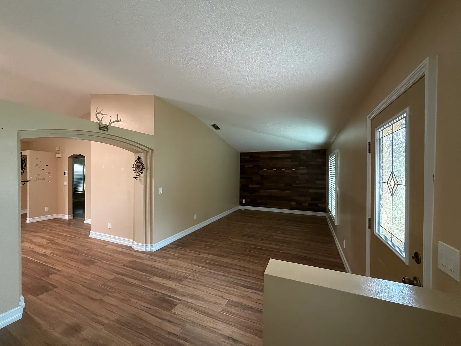 3 bed, 2000 sqft, $2,550 — Photo 2