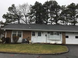 298 Cardiff Ct UNIT B, Ridge, NY 11961