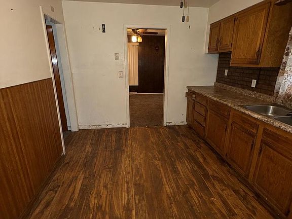4th image of 14717 Turlington Ave
