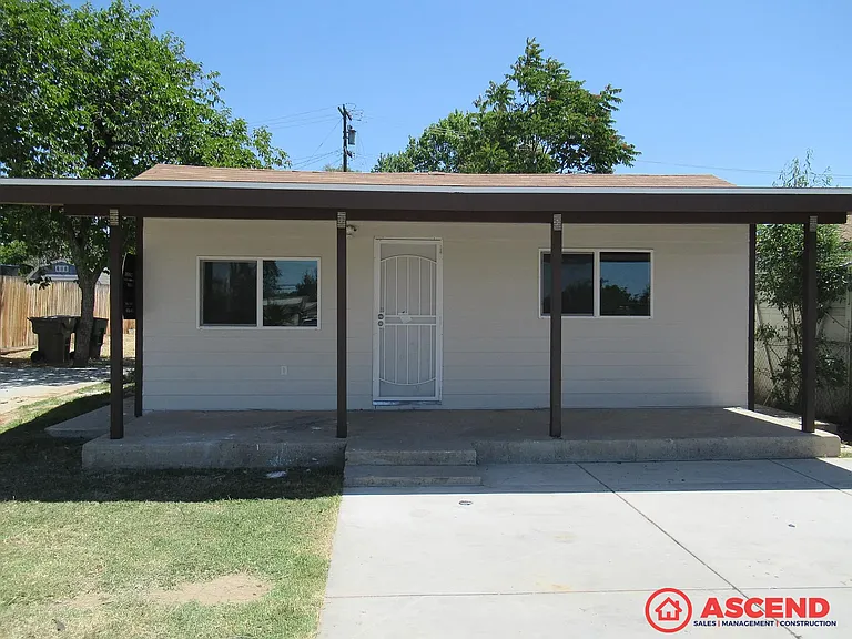 2329 Nelson St — Photo 1
