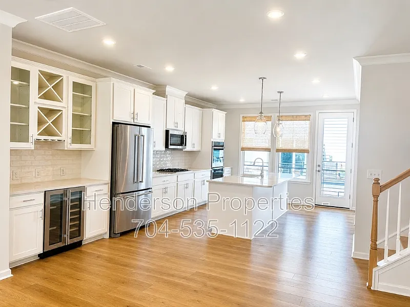 3008 Oak Landing Dr