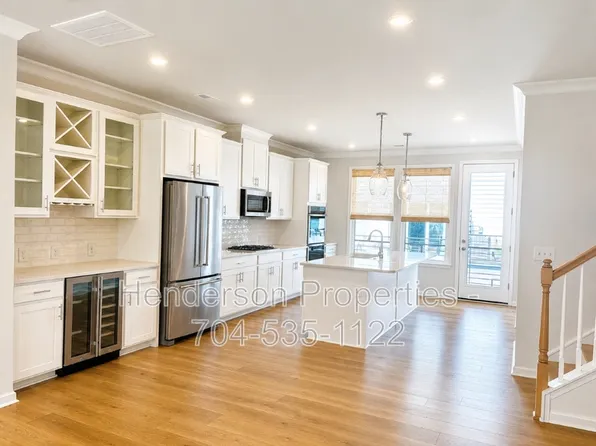 3008 Oak Landing Dr, Charlotte, NC 28205