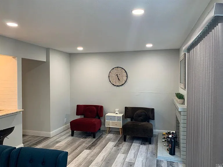 1429 Saint James Pkwy — Photo 12