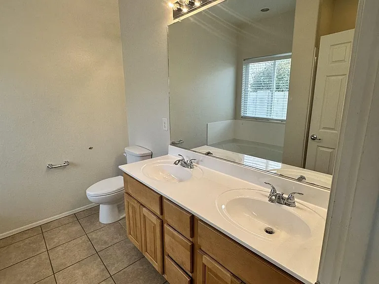1721 N Eloisa Ln — Photo 6
