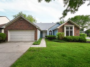 2569 Woodcliff Ct, Lisle, IL 60532