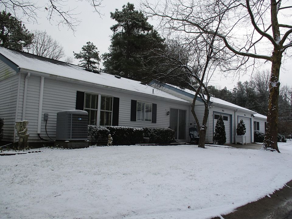1st image of 738B Chatham Ln #B
