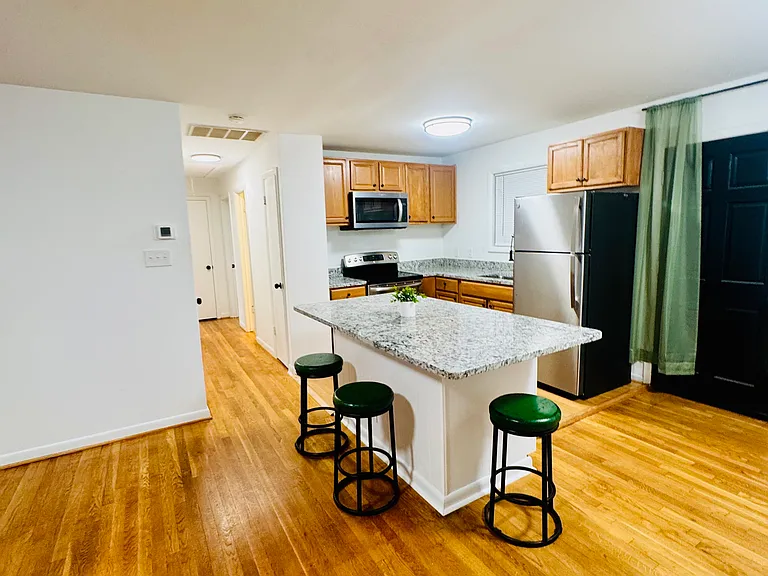 1216 W Leigh St — Photo 8