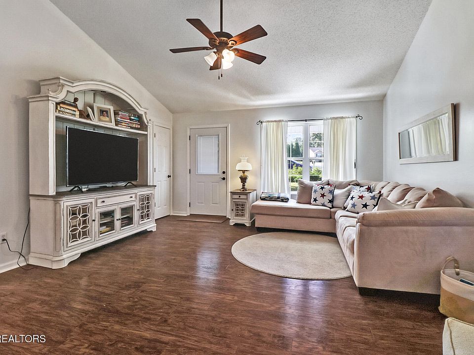 33 Crescent Point, Crossville, TN 38555 | Zillow