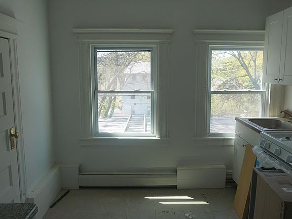 4th image of 212 N Maple Ave Floor 3