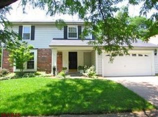 823 Weatherwood Dr, Ballwin, MO