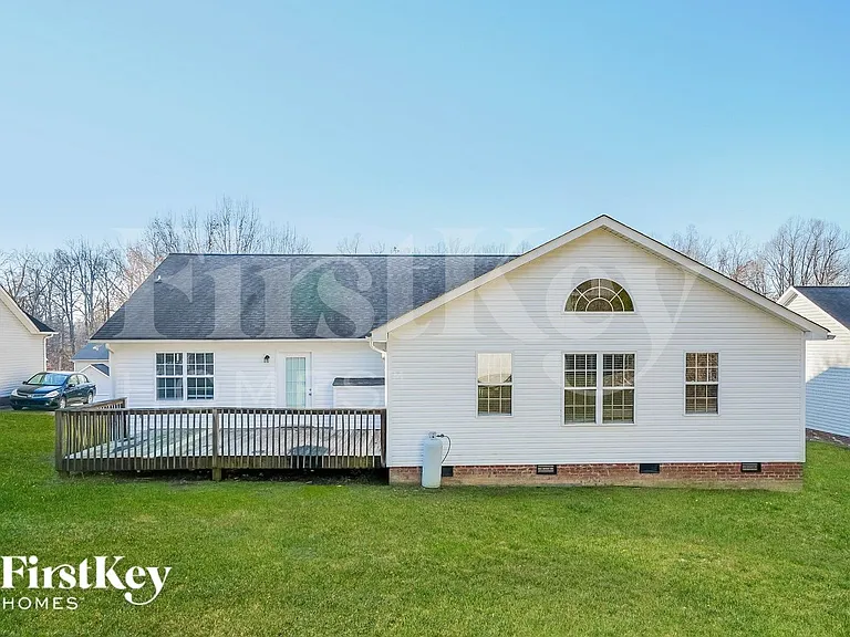 8 Whitaker Pl — Photo 15