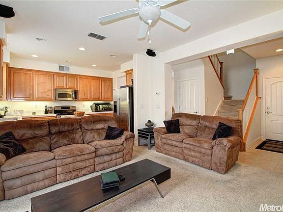3rd image of 21 Bronco Creek Ct