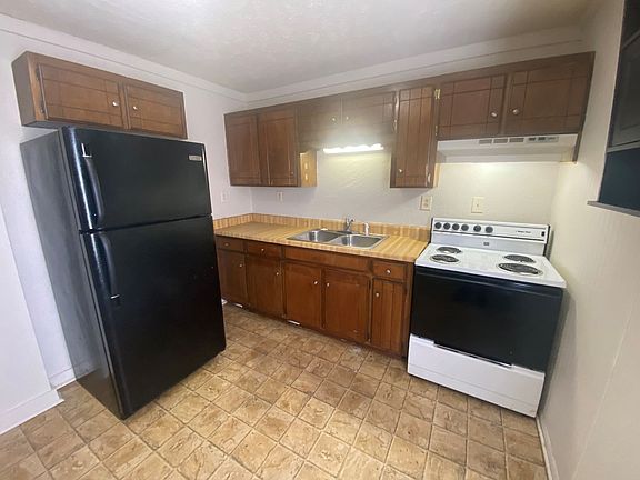 3rd image of 202 Tarrytown Dr