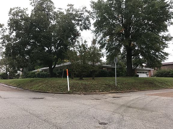 4th image of 190 E Forest St