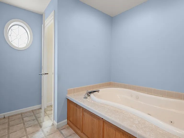 27723 Crozet Dr — Photo 17
