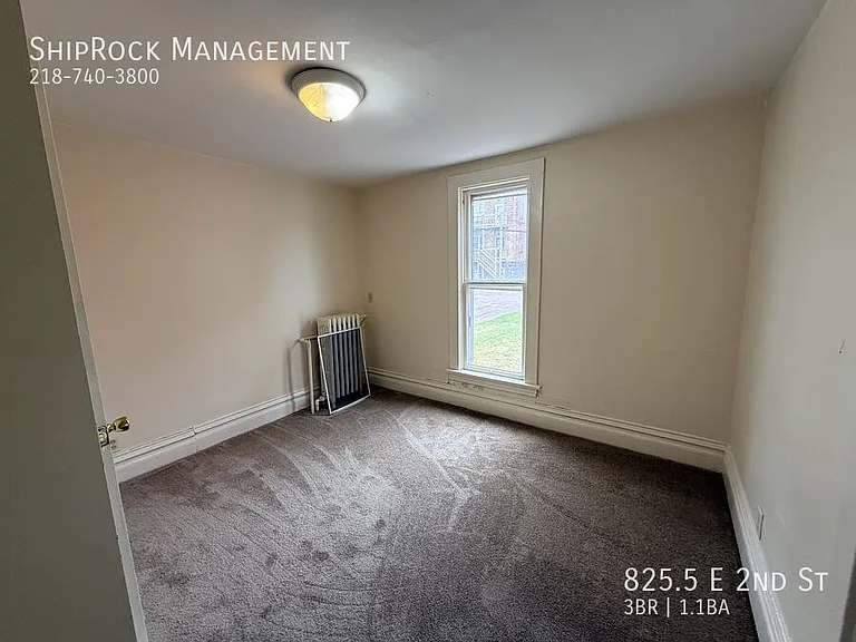 825.5 E 2nd St — Photo 5