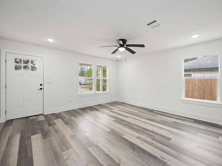 3405 Mount Pleasant St — Photo 5